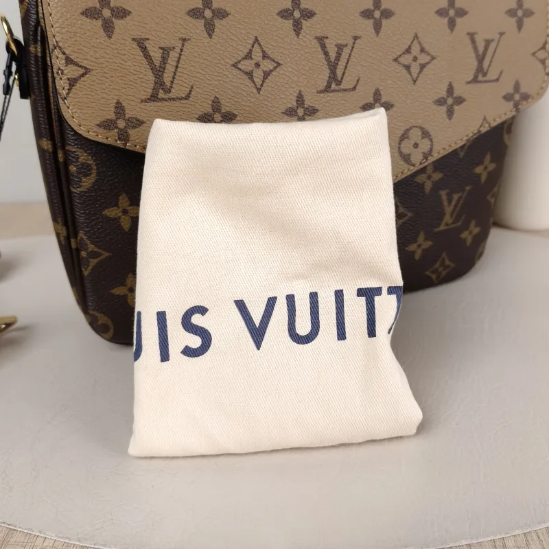 Louis Vuitton Crossbody Bag Pochette Métis Monogram Colorblock PVC Medium 25 × 7 × 19 cm — detail view 7 of 14