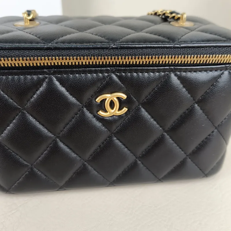 Chanel Crossbody Bag Edition Box Bag Cosmetic Bag Black Lambskin 16 × 8 × 9.5 cm — detail view 5 of 12