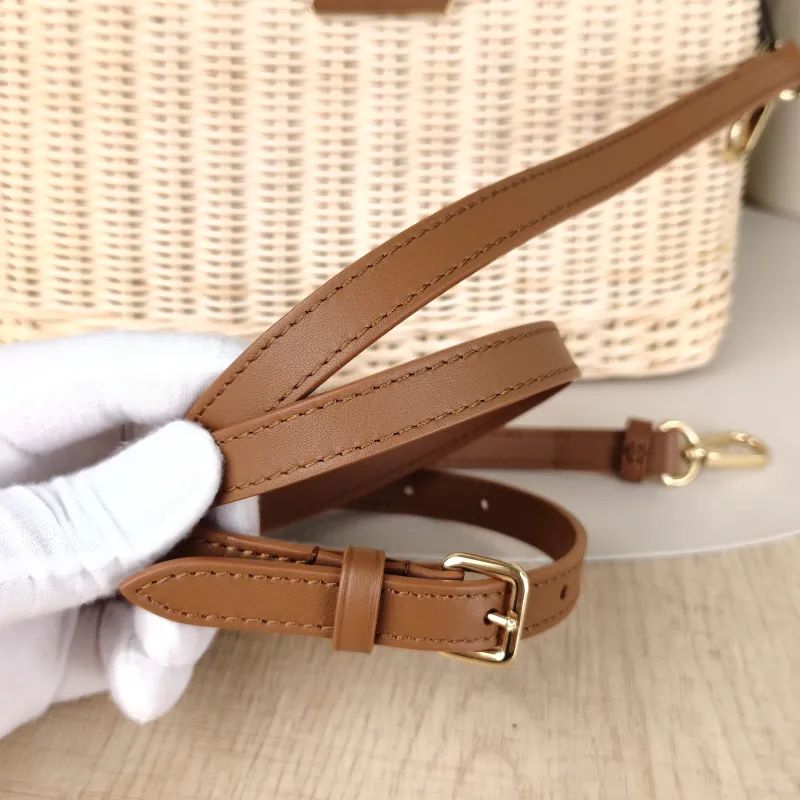 Louis Vuitton Top Handle Bag Capucines Brown · Calfskin BB27 × 9 × 18 cm — detail view 7 of 15