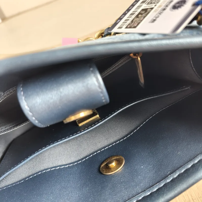 Chanel Crossbody Bag hobo One Size 22 × 6 × 24 cm — detail view 7 of 10