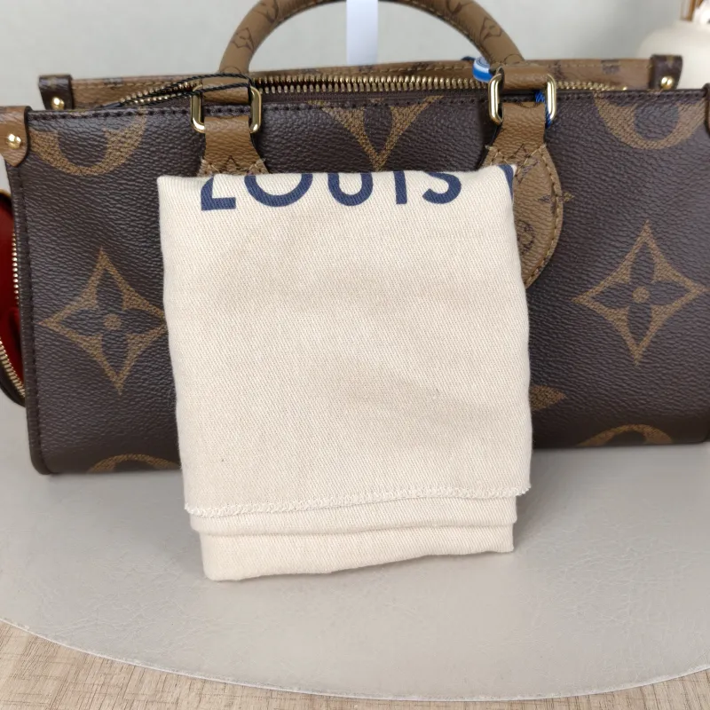 Louis Vuitton Crossbody Bag Onthego East West Monogram PVC Small 25 × 10 × 13 cm — detail view 10 of 15
