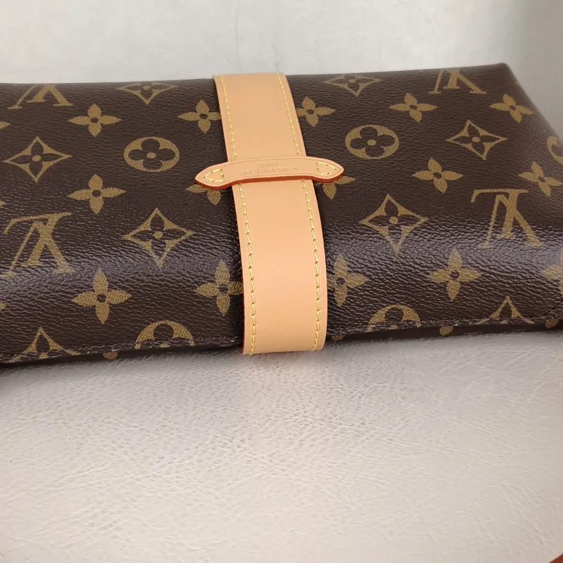Louis Vuitton Shoulder Bag Pochette Mia Monogram PVC One Size 22 × 8 × 14.5 cm — detail view 8 of 10