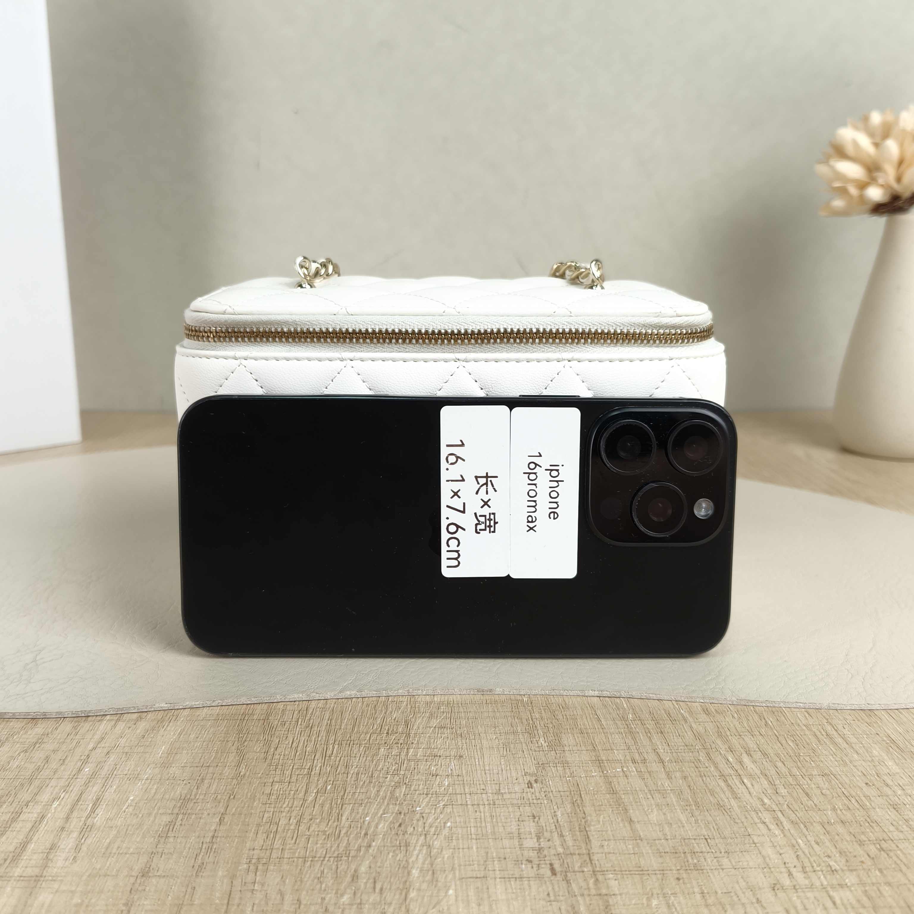 Chanel Crossbody Bag Edition White Lambskin One Size16 × 8 × 9.5 cm — cover view 2 of 6