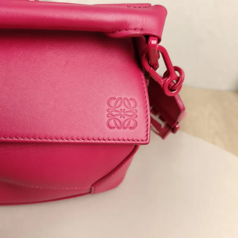LOEWE Crossbody Bag Puzzle Red CC alfskin Small24 × 10.5 × 16.5 cm — detail view 1 of 14