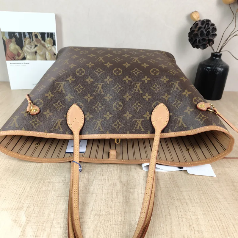 Louis Vuitton Shoulder Bag Neverfull Monogram PVC Medium 31 × 14 × 28 cm — detail view 9 of 13