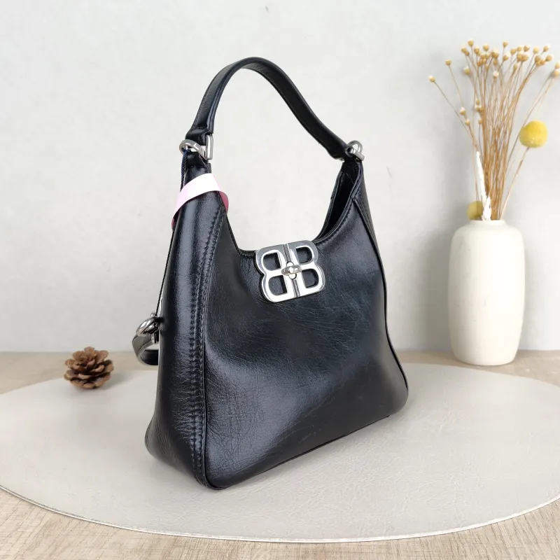 BALENCIAGA Crossbody Bag Crossbody Bag Black Calfskin 20 × 7 × 19 cm — cover view 2 of 5