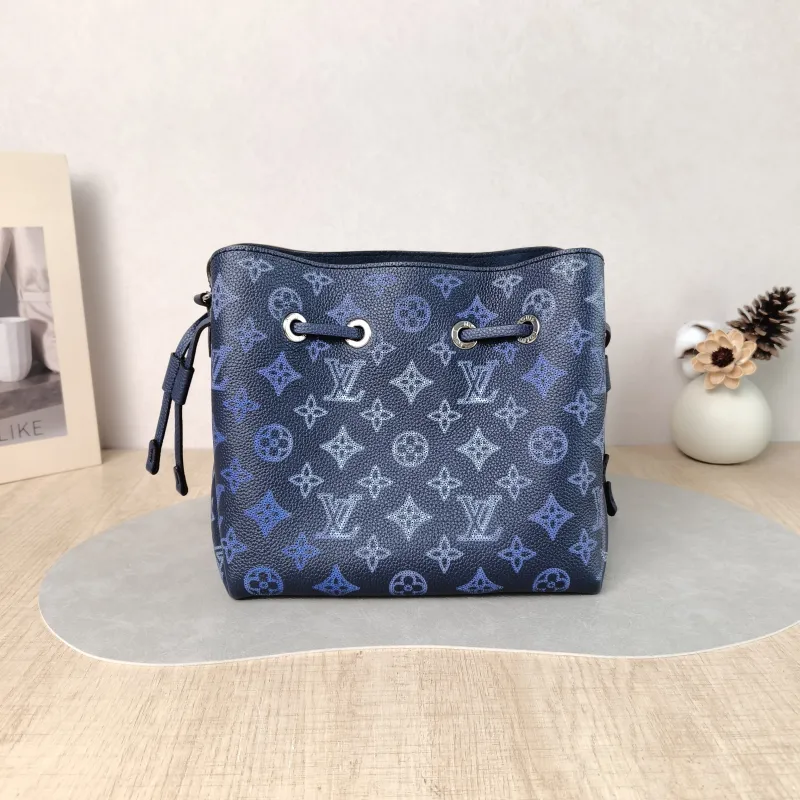 Louis Vuitton Crossbody Bag BELLA · Calfskin One Size 22 × 14 × 19 cm
