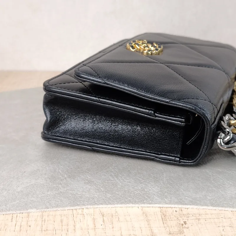 Chanel Crossbody Bag 19Bag WOC Black SL ambskin Mini 19.2 × 3.5 × 12.3 cm 30 — detail view 16 of 16