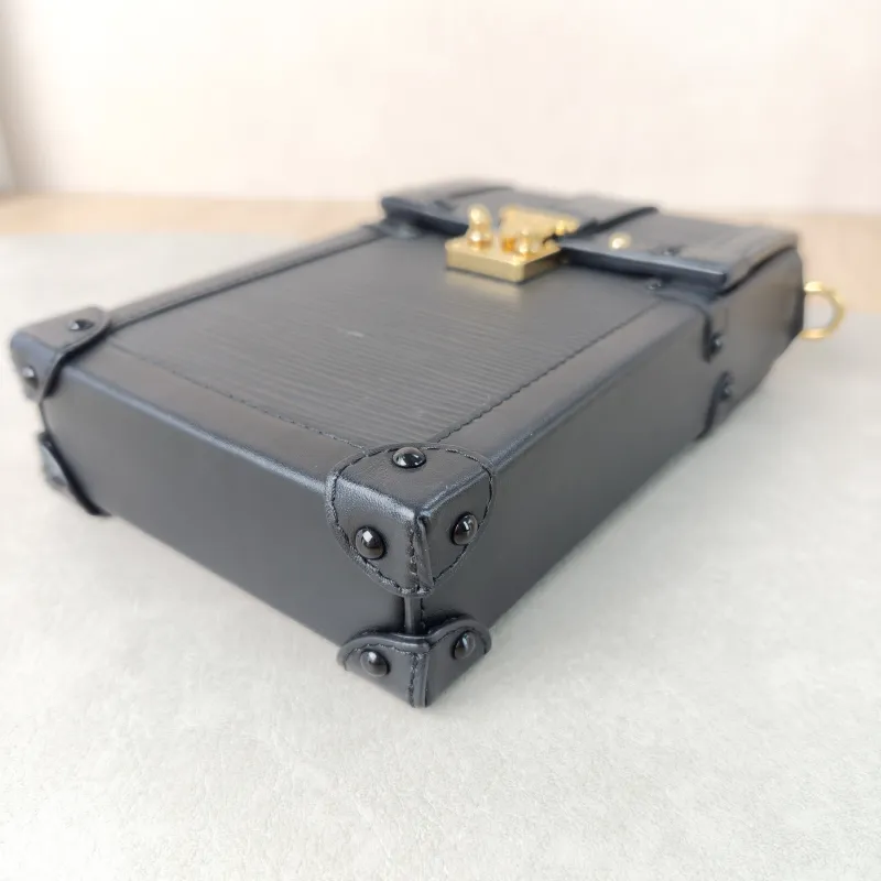 Louis Vuitton Crossbody Bag Trunk Vertical Chain Bag Black Epi Embossed Calfskinmini11 × 3.5 × 17.5 cm — detail view 7 of 10