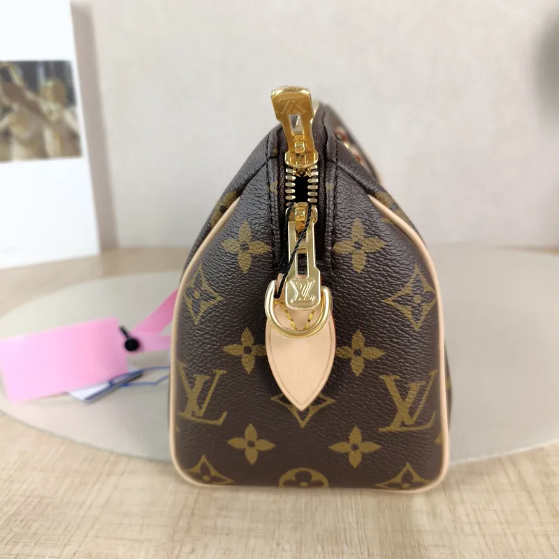 Louis Vuitton Crossbody Bag Speedy20 Shoulder Strap PVC Small 20.5 × 12 × 13.5 cm — detail view 1 of 10