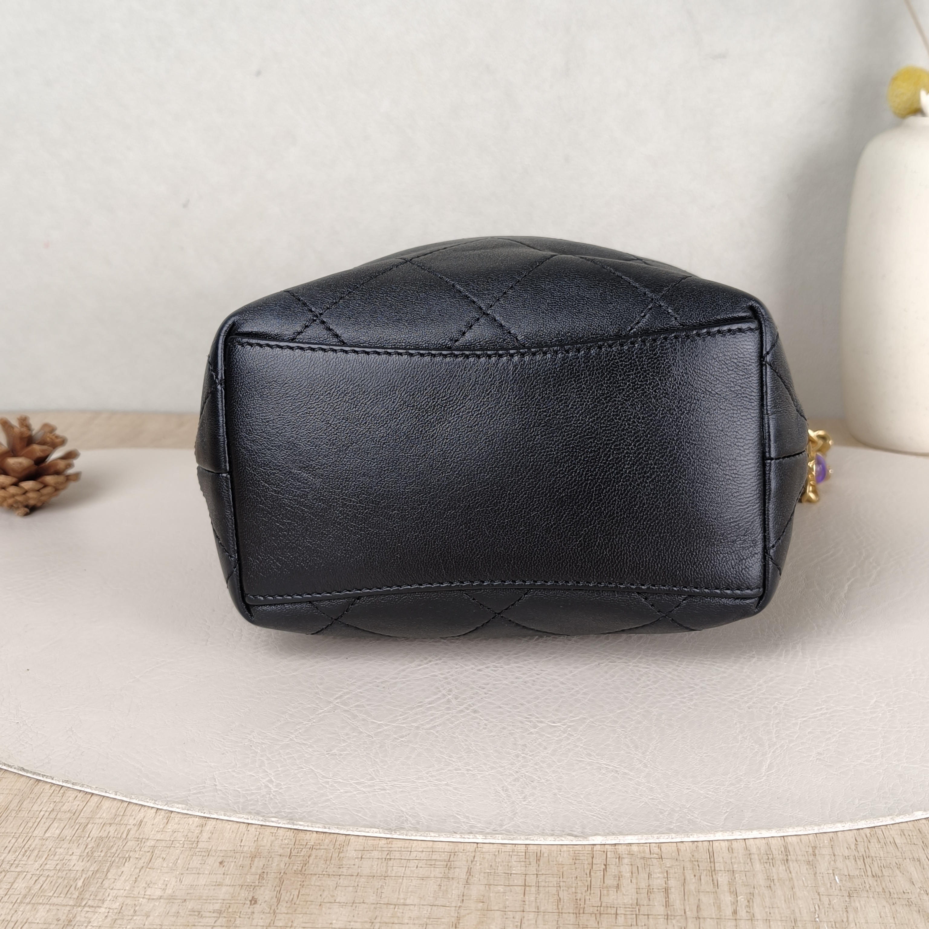 Chanel Crossbody Bag Crossbody Bag Black Calfskin One Size15 × 8 × 20 cm — cover view 2 of 5