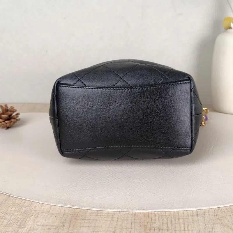 Chanel Crossbody Bag Crossbody Bag Black Calfskin One Size15 × 8 × 20 cm — cover view 2 of 5