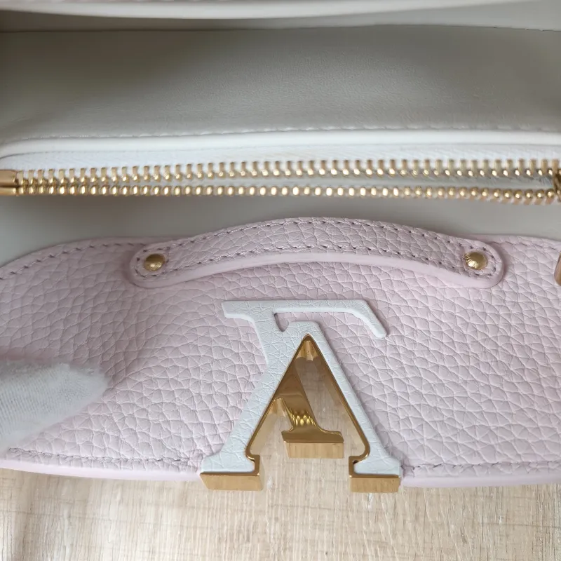 Louis Vuitton Top Handle Bag Capucines East West Pink Calfskinmini22 × 8 × 12 cm — detail view 10 of 12