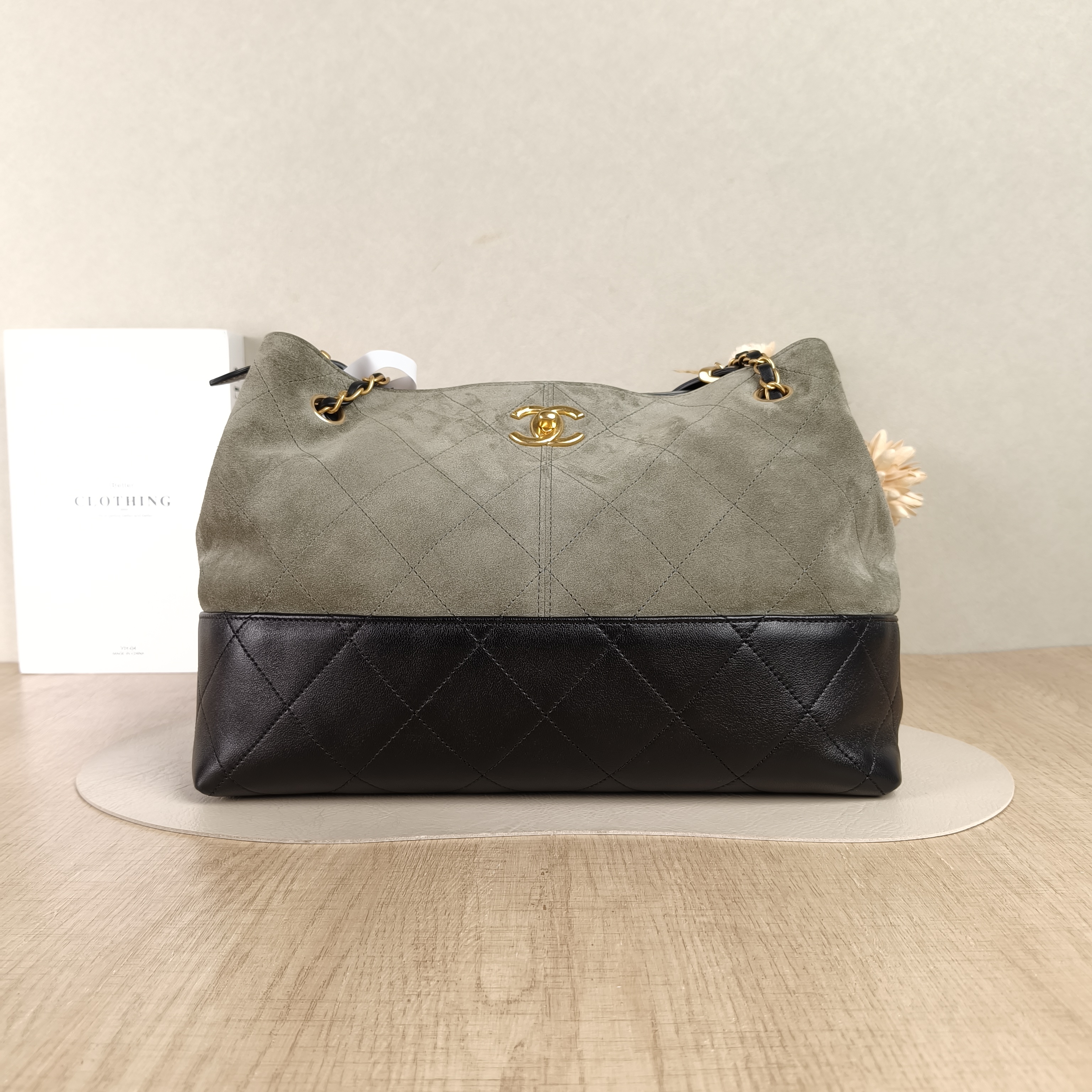 Chanel Shoulder Bag25a Suede Top Handle Bag Green Black Suede Small36 × 14 × 24 cm