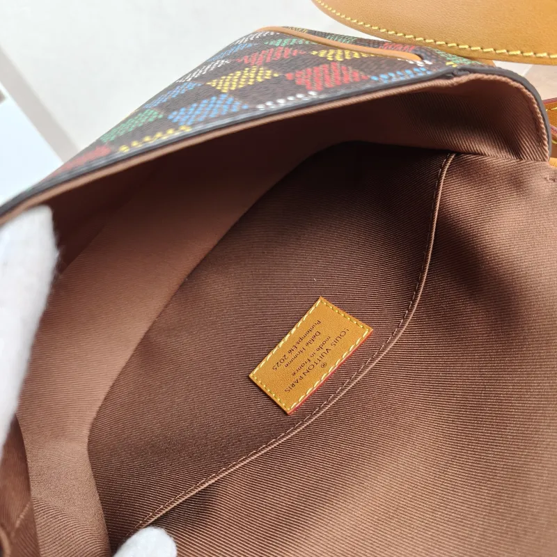 Louis Vuitton Crossbody Bag MONTSOURIS Messenger Bag Brown PVC Small 20 × 7 × 17 cm — detail view 5 of 12
