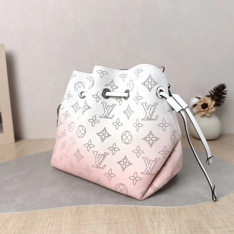 Louis Vuitton Crossbody Bag BELLA Calfskin One Size 22 × 14 × 19 cm — cover view 5 of 5