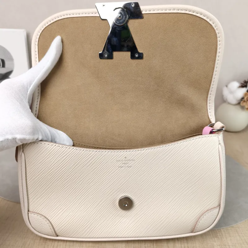 Louis Vuitton Shoulder Bag BUCI Beige Epi Embossed Calfskin One Size 24.5 × 9 × 15.5 cm — detail view 10 of 12