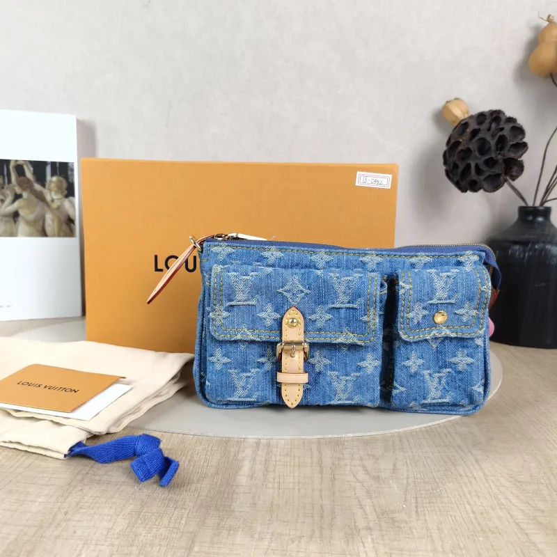 Louis Vuitton Shoulder Bag Pochette Accessories Cargo One Size 23.5 × 3 × 14 cm — cover view 6 of 6