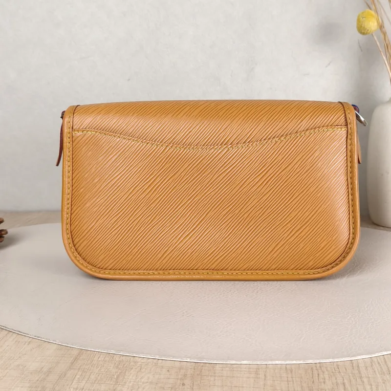 Louis Vuitton Shoulder Bag BUCI Epi Embossed Calfskin One Size 24.5 × 9 × 15.5 cm — cover view 5 of 5