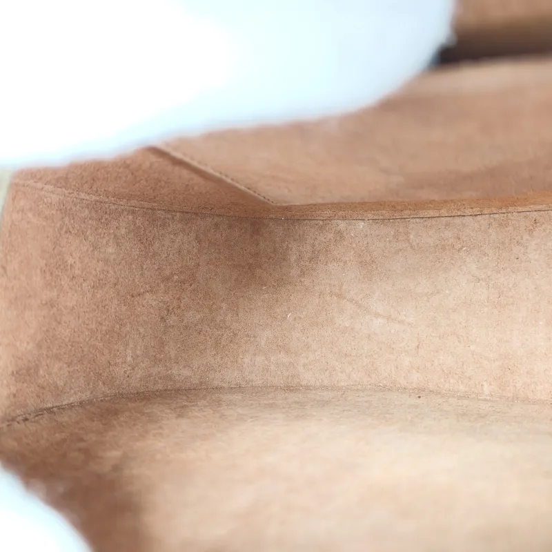 CELINE Crossbody Bag Cuir Triomphe Brown Calfskin Large 20 × 6 × 15 cm — detail view 1 of 10