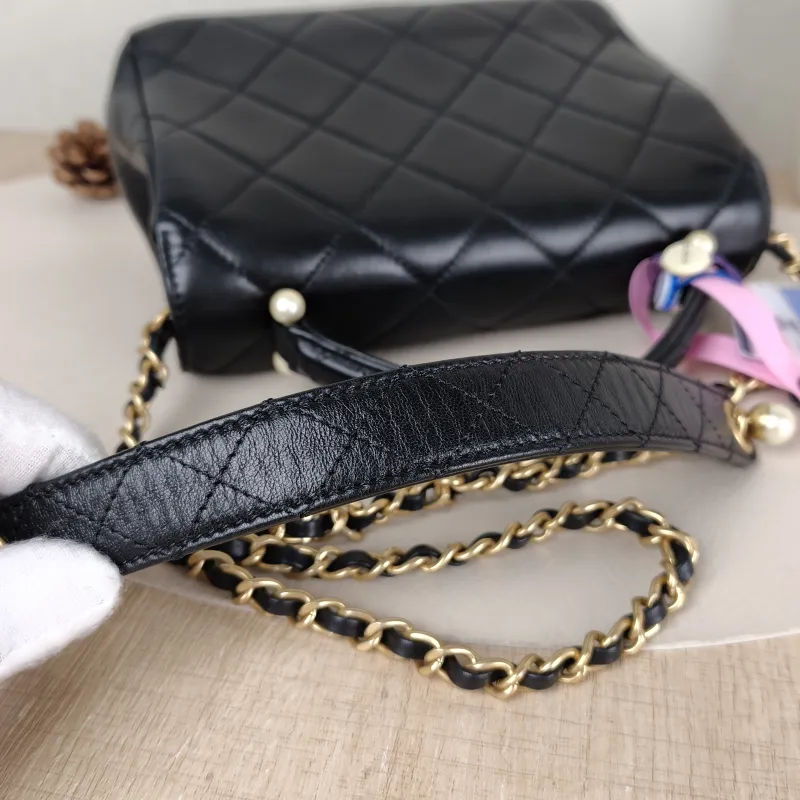 Chanel Crossbody Bag Pearl Crossbody Bag Black Lambskin One Size 21 × 7 × 15 cm — detail view 15 of 15