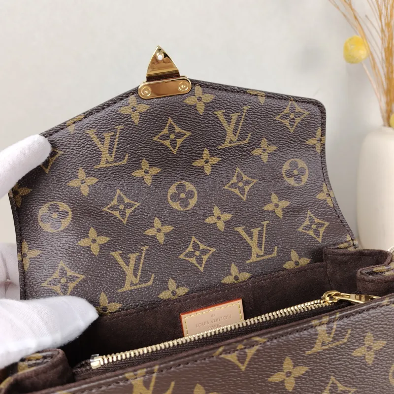 Louis Vuitton Crossbody Bag Pochette Métis East West Monogram PVC Small 21.5 × 6 × 13.5 cm — detail view 11 of 15