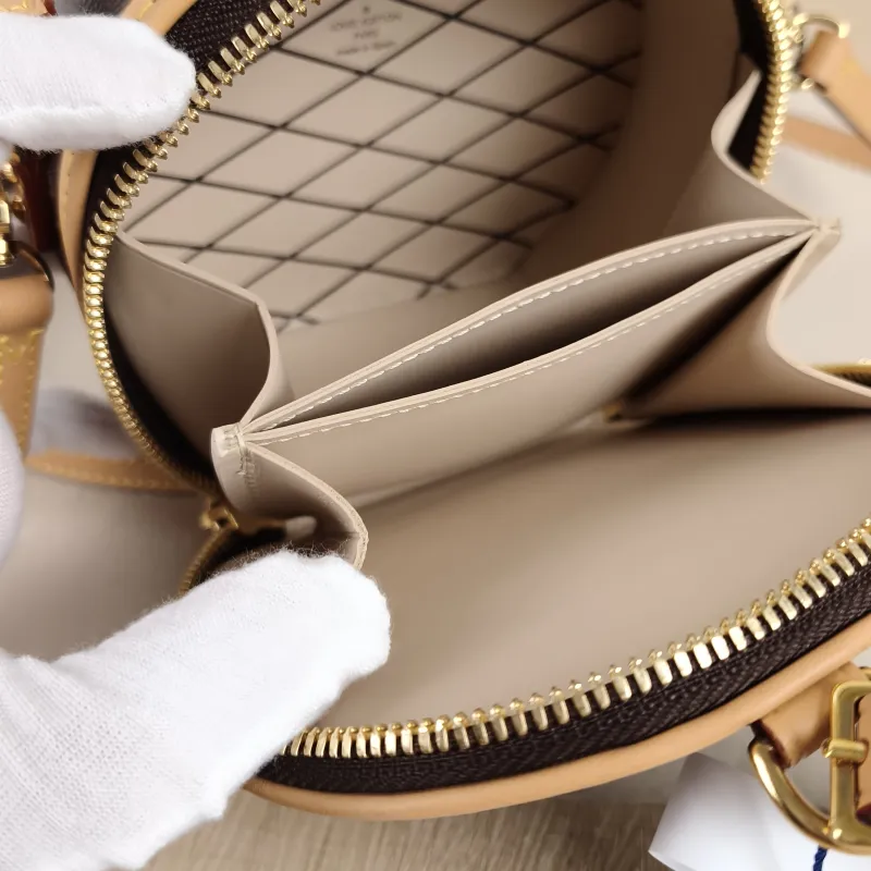 Louis Vuitton Crossbody Bag PETITE BOITE CHAPEAU Monogram PV Cmini17.5 × 7.5 × 16.5 cm — detail view 5 of 10