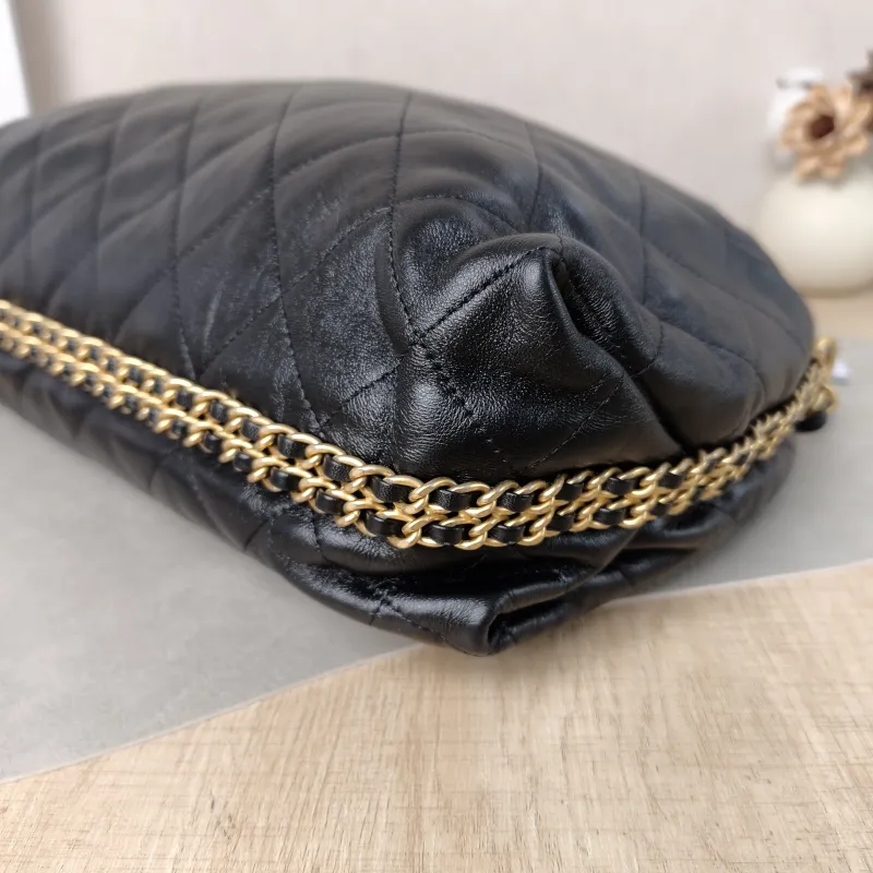 Chanel Shoulder Bag hobo Black Lambskin One Size 32 × 10 × 26 cm 29 — detail view 12 of 15