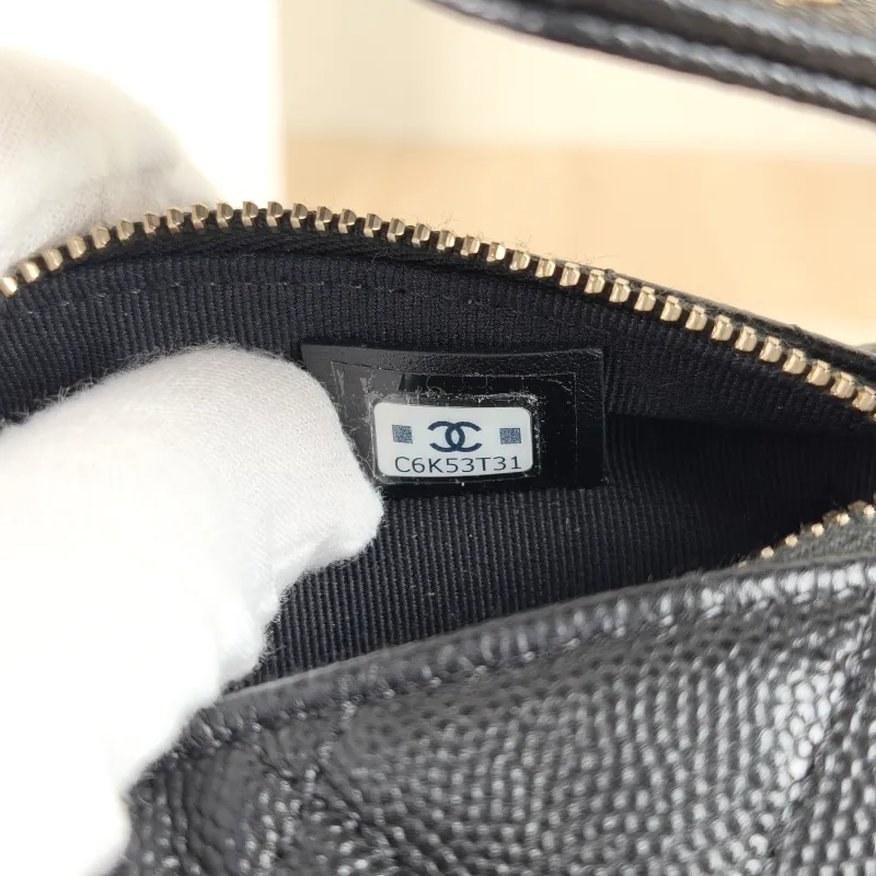 Chanel Crossbody Bag Gold-Tone Hardware Crossbody Bag Black Calfskin One Size21.5 × 7.5 × 19 cm — detail view 3 of 11
