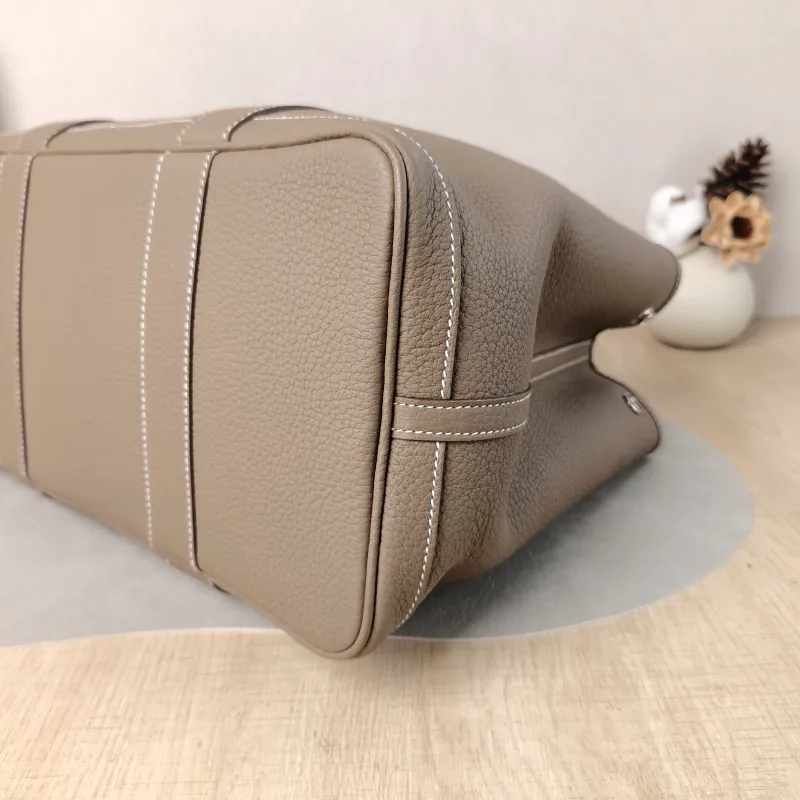 Hermès Top Handle Bag Garden Party 36 36 Negonda Calfskin Large 36 × 17 × 26 cm A — detail view 3 of 12