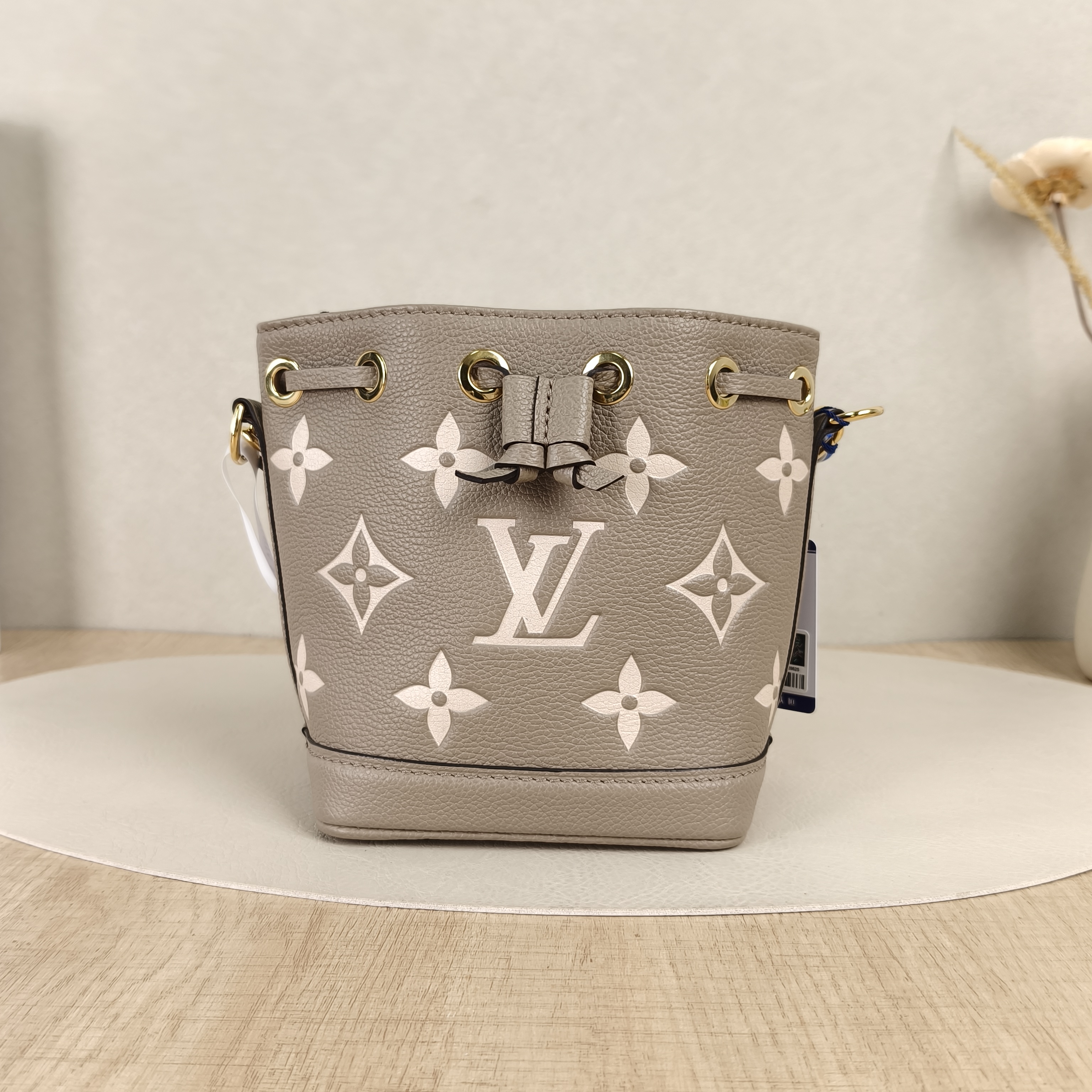 Louis Vuitton Crossbody Bag NANO NOÉ Bucket Bag Nano · White Monogram Empreinte Embossed Calfskinnano13 × 10 × 16 cm