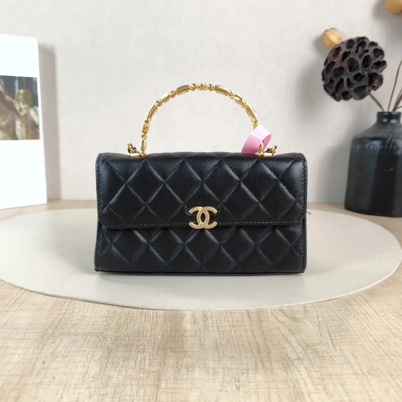 Chanel Crossbody Bag kelly Black Lambskin One Size 18.5 × 4.5 × 10 cm