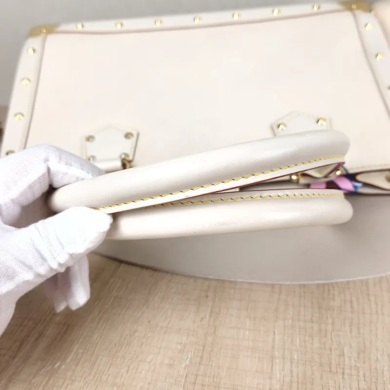Louis Vuitton Top Handle Bag Suhali Vintage White Calfskin 36 × 12.5 × 22 cm — detail view 4 of 10