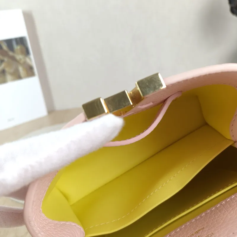 Louis Vuitton Shoulder Bag Capucines Pink Calfskin Mini 21 × 8 × 14 cm — detail view 12 of 15