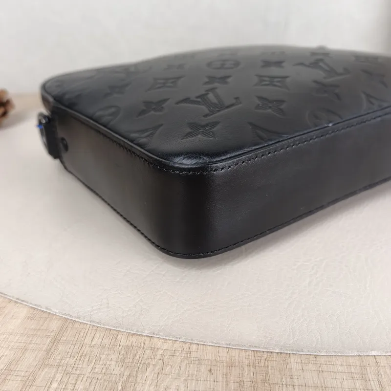 Louis Vuitton Shoulder Bag Duo Messenger Messenger Bag Black Calfskin 26 × 4.5 × 18.5 cm — detail view 1 of 13