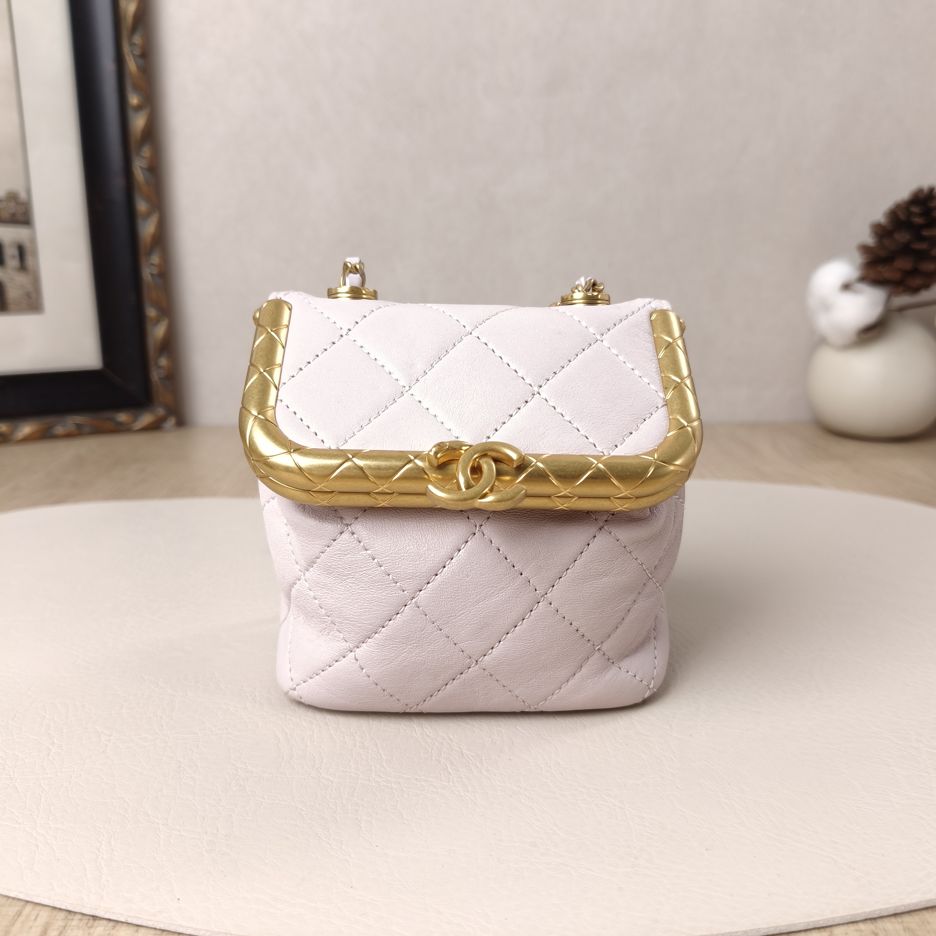 Chanel Crossbody Bag Crossbody Bag Pink Calfskin One Size11 × 6 × 10 cm — cover view 1 of 10