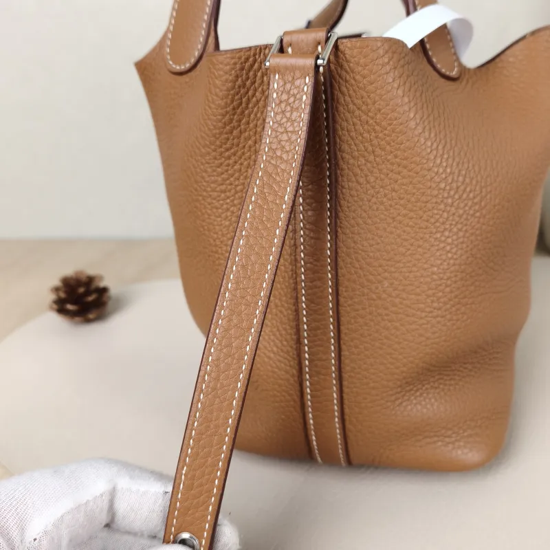 Hermès Top Handle Bag Picotin Lock 18 18 TC Calfskin Small 18 × 13 × 19 cm T — detail view 8 of 11
