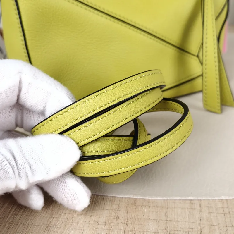 LOEWE Crossbody Bag Puzzle Green Calfskinmini18 × 8 × 12.5 cm — detail view 8 of 11