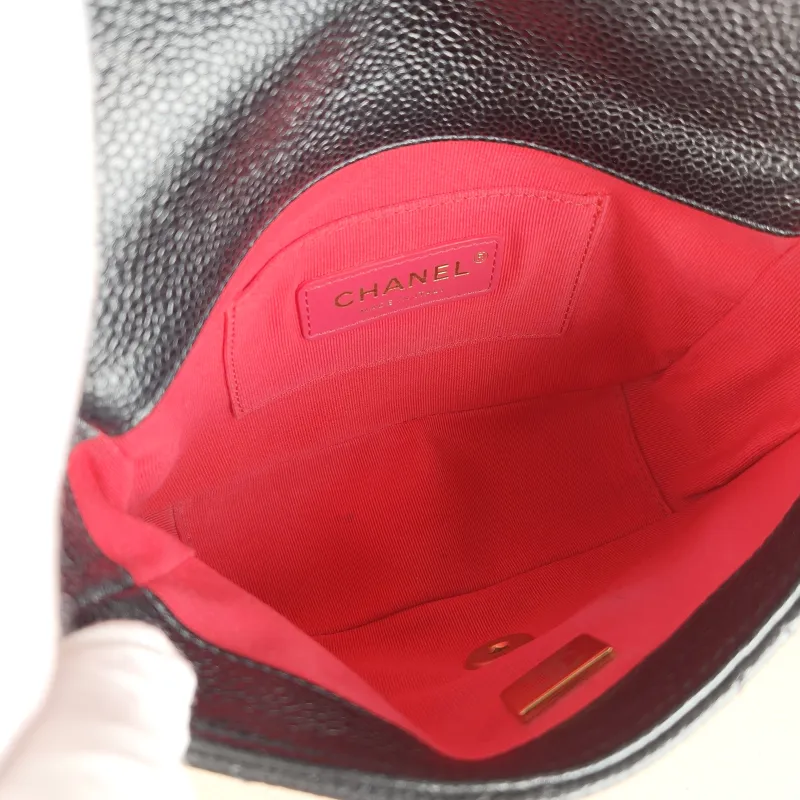 Chanel Crossbody Bag Black Grained Calfskin 19 × 6 × 14 cm — detail view 2 of 11