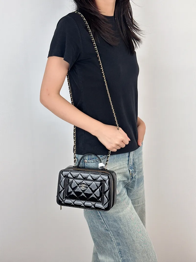 Chanel Crossbody Bag25b Black Patent Leathermini19.5 × 8.5 × 12 cm — on-model view 3 of 3