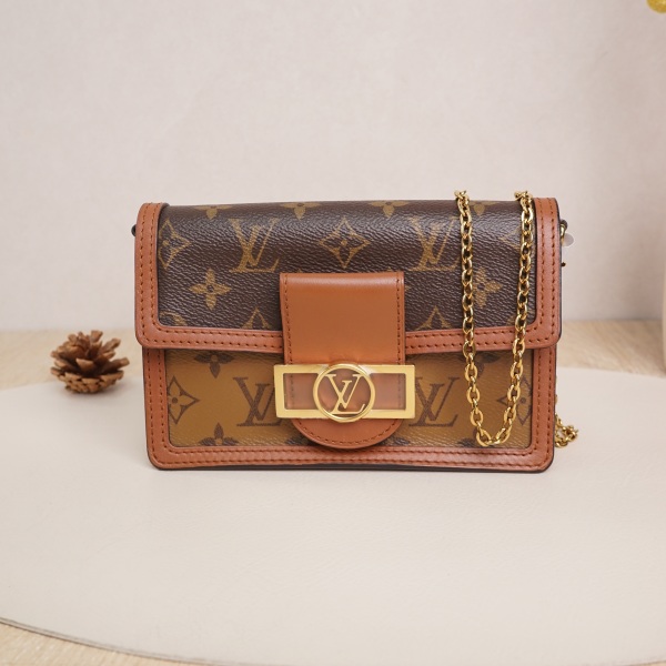 Louis Vuitton Dauphine woc Monogram · Shoulder Strap · 18.5 × 5 × 12 cm