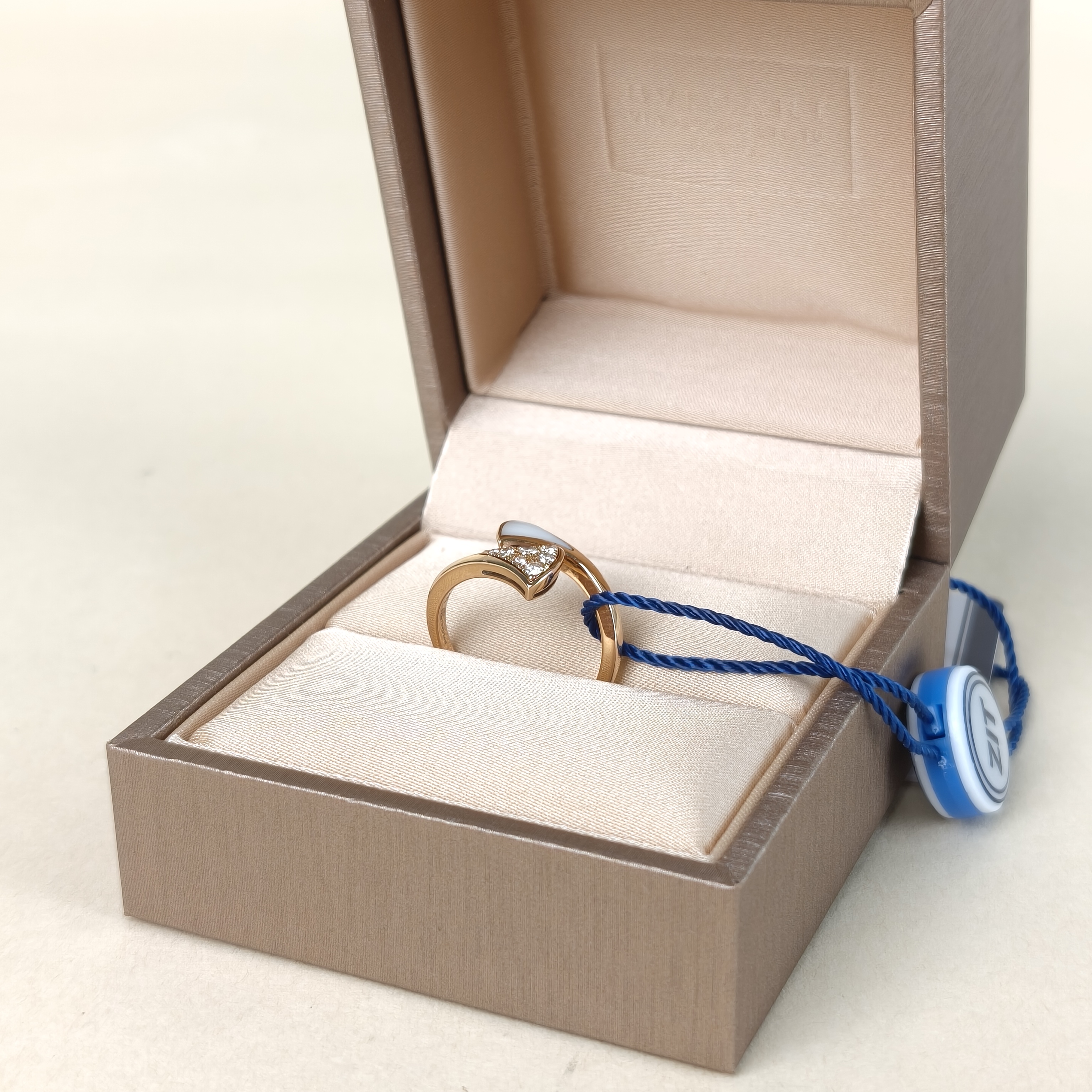 Bvlgari Ring DIVAS’ DREAM Collection Ring White Mother-of-Pearl Diamond18KR ose Gold Small50 — cover view 6 of 9