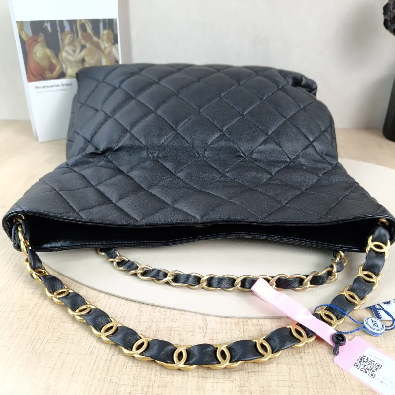 Chanel Shoulder Bag hobo Black Lambskin One Size 39 × 9 × 23 cm — detail view 9 of 12