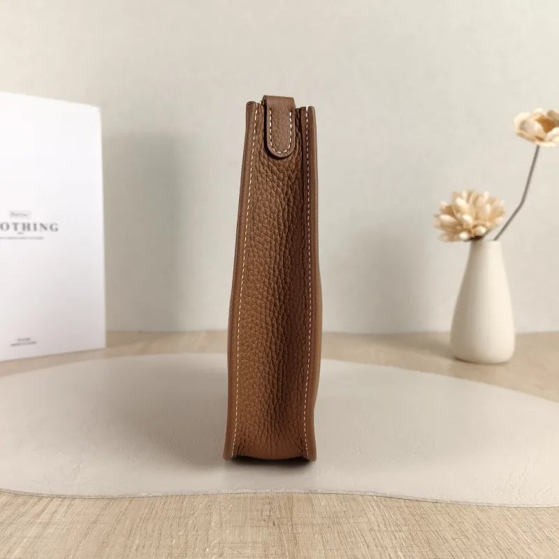 Hermès Crossbody Bag Evelyne Mini 16 Mini 16 Clemence Taurillon TC Calfskinmini17 × 5.5 × 18 cm — detail view 6 of 9