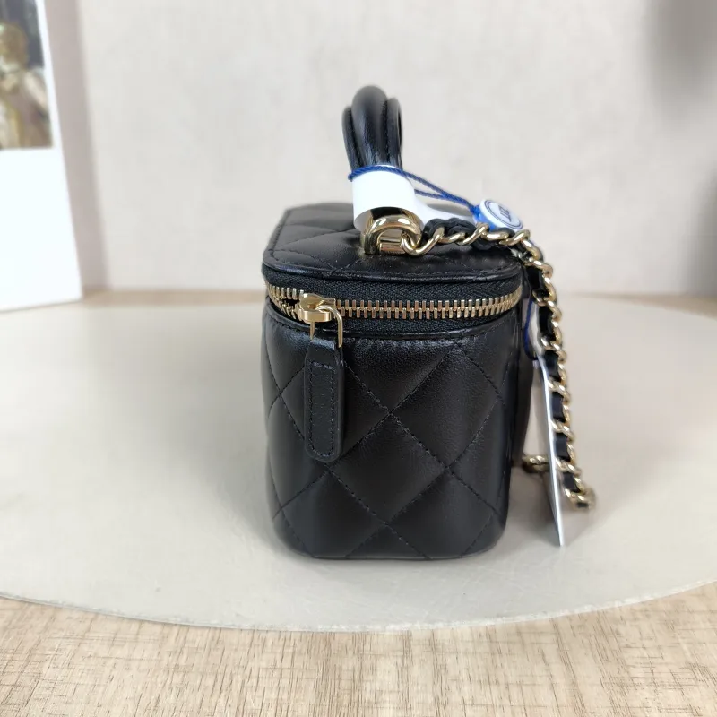 Chanel Crossbody Bag Edition Black Lambskin11 × 7 × 9 cm — detail view 9 of 14