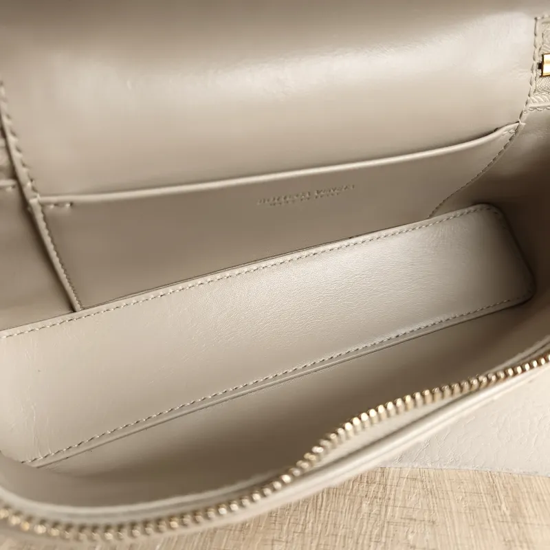 Bottega Veneta Crossbody Bag Bang Bang Cosmetic Bag Grey Lambskin One Size 22 × 6 × 12 cm — detail view 7 of 9