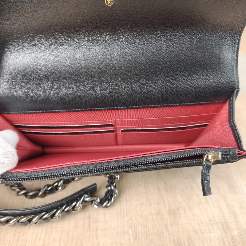 Chanel Crossbody Bag 19Bag WOC Black SL ambskin Mini 19.2 × 3.5 × 12.3 cm 30 — detail view 2 of 16