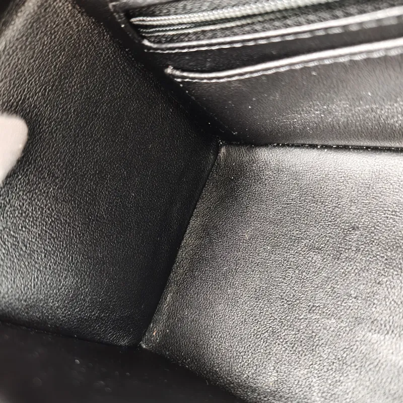 Chanel Crossbody Bag23k Box Bag Black CC alfskin22 × 9 × 10.5 cm — detail view 8 of 17