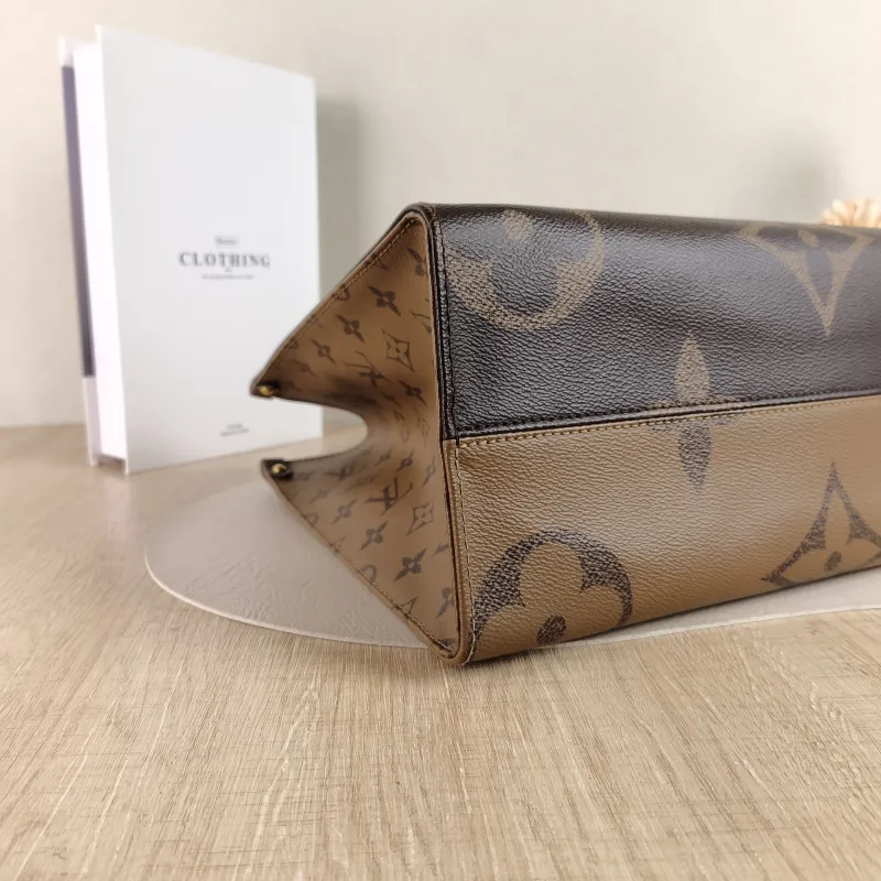 Louis Vuitton Shoulder Bag Onthego Medium Monogram PVC Medium 35 × 14 × 27 cm — detail view 9 of 10