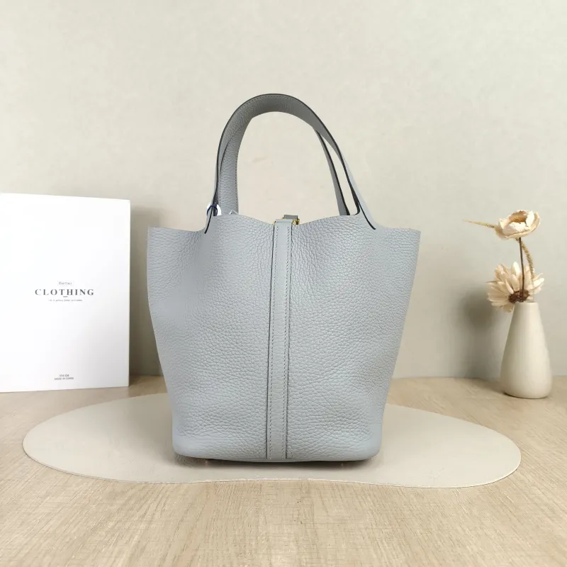 Hermès Top Handle Bag Picotin Lock 22 228U Taurillon Clemence TC Calfskin Medium22 × 17 × 21 cm — cover view 6 of 6